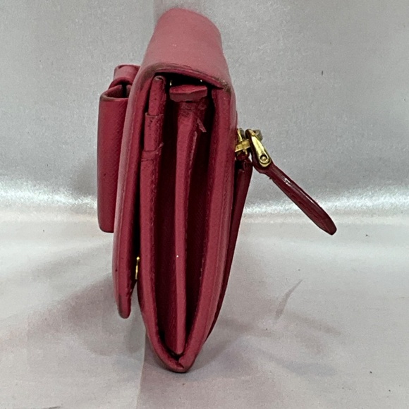 Prada pink leather wallet with Bow detail and gold hardware    52-B6c - Picture 6 of 9